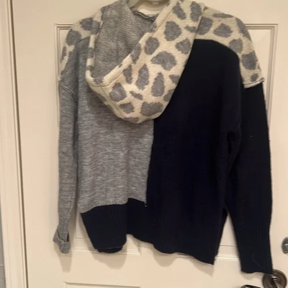 Navy grey sweater with hoodie - Picture 2 of 2